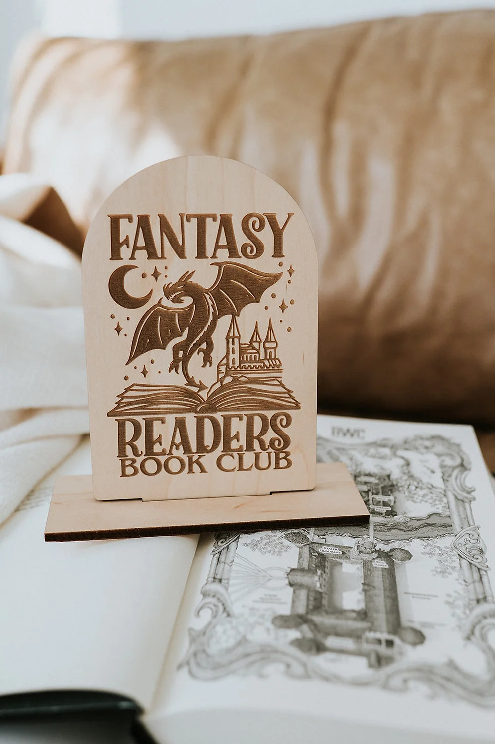 Fantasy Reader bookclub Shelf Sitter w/ stand